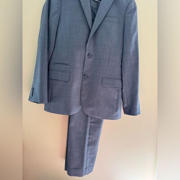 Express Fitted 36R gray suit like new, go to for weddings - Picture 6 of 12